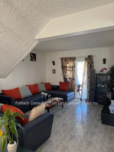 3 Bedrooms Detached House with Pool & Garden – Calodyne