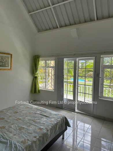 3 Bedrooms Detached House with Pool & Garden – Calodyne