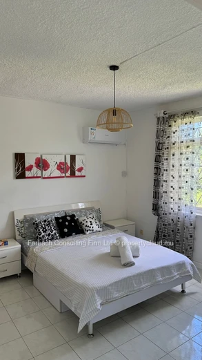 3 Bedrooms Detached House with Pool & Garden – Calodyne