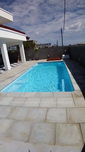 Private villa in Mon Choisy with swimming pool 